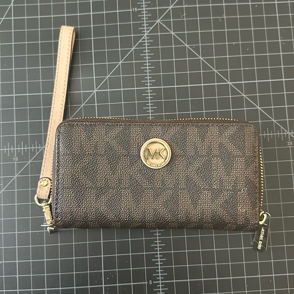 Michael Kors wristlet/ wallet